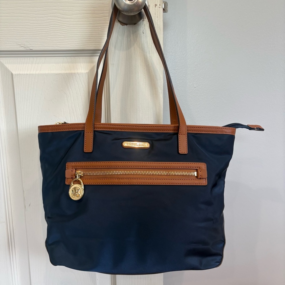 Michael Kors Navy Signature Logo Lining Kempton Nylon Tote